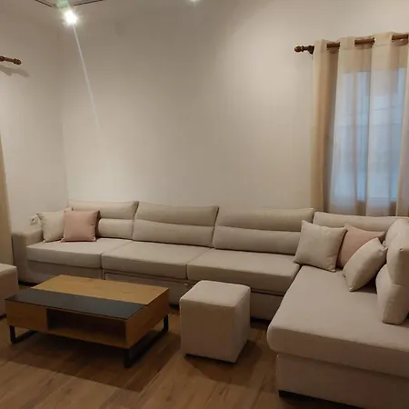 Chronos Golem, Casa vacanze Durrës