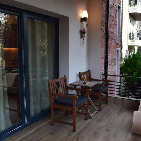 Chronos Golem, Casa vacanze *