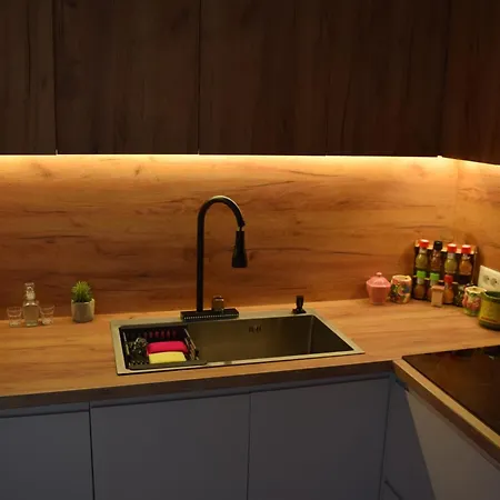 Chronos Golem, Hébergement de vacances Durrës