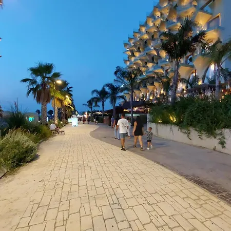 Chronos Golem, Casa vacanze *