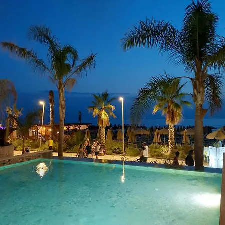 Chronos Golem, Casa vacanze *