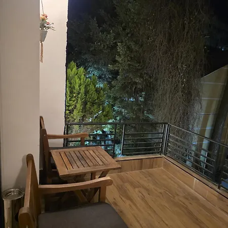 Chronos Golem, Hébergement de vacances