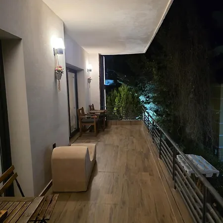 Chronos Golem, Casa vacanze