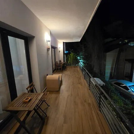 Chronos Golem, Casa vacanze Durrës