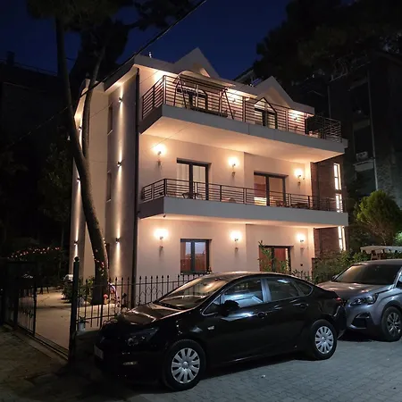 Chronos Golem, Casa vacanze