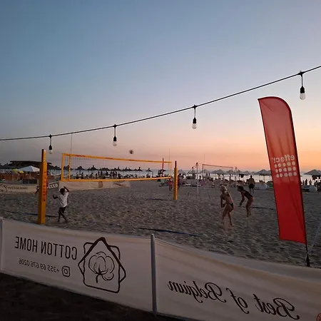 Chronos Golem, Hébergement de vacances